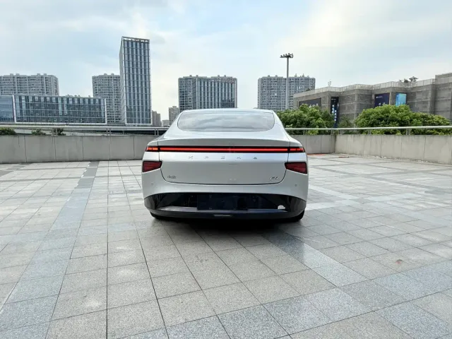 Xpeng P7 — Фото автомобиля 6