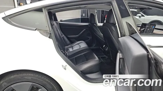 Tesla Model 3 — Фото автомобиля 11