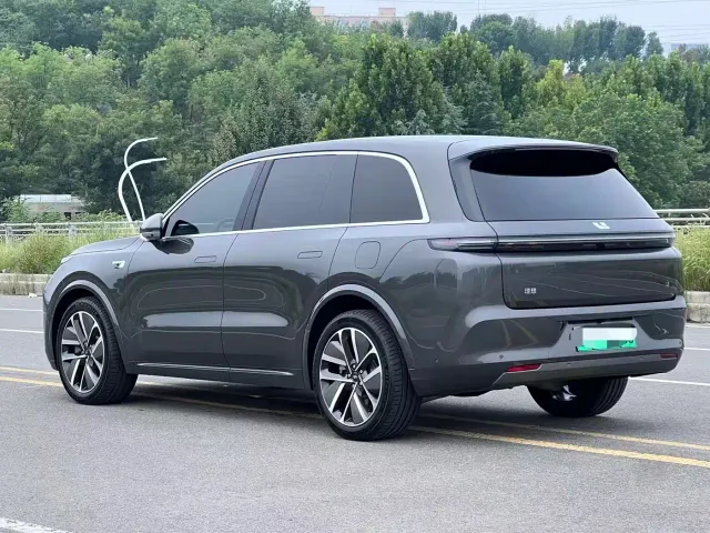 Li Auto L8 — Фото автомобиля 7