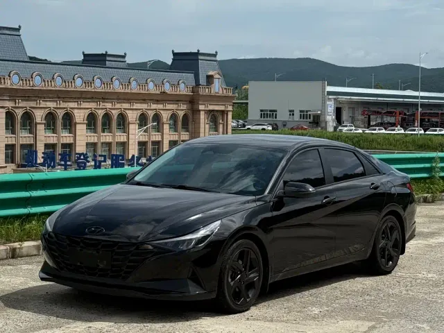 Hyundai Elantra — Фото автомобиля 2