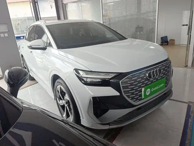Audi Q4 e-tron — Фото автомобиля 3