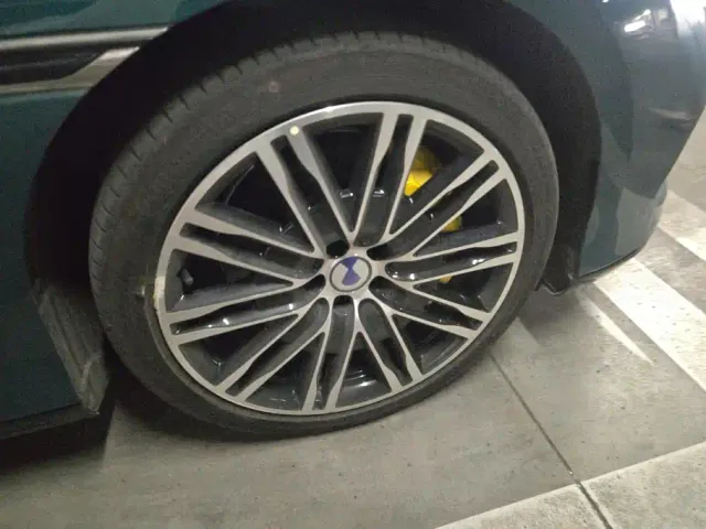 Denza Z9GT — Фото автомобиля 6