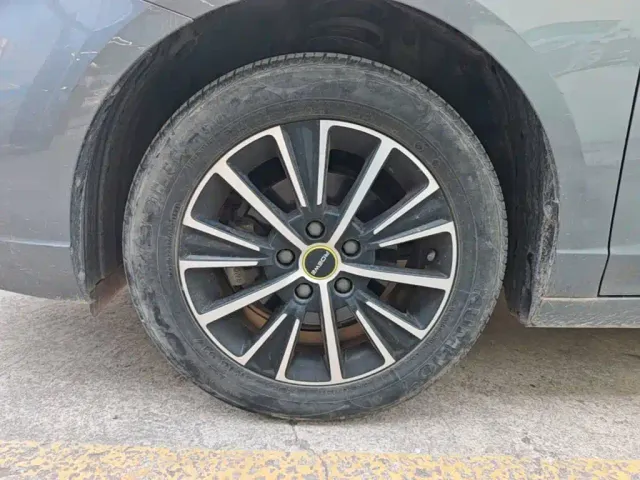 Roewe i5 — Фото автомобиля 22
