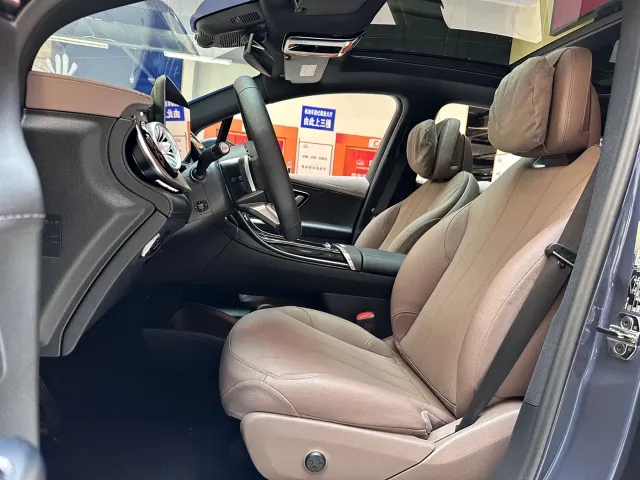 Mercedes-Benz EQE SUV — Фото автомобиля 12