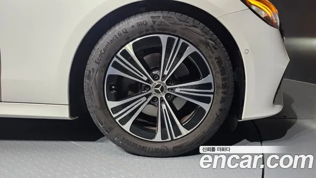 Mercedes-Benz E-Class — Фото автомобиля 21