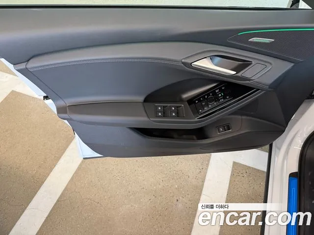 Audi Q6 e-tron — Фото автомобиля 12