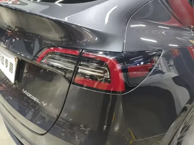 Tesla Model Y — Фото автомобиля 7