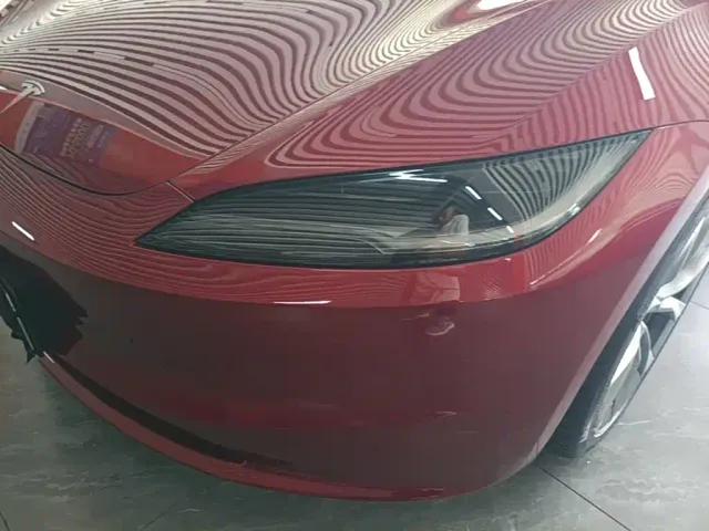 Tesla Model 3 — Фото автомобиля 23