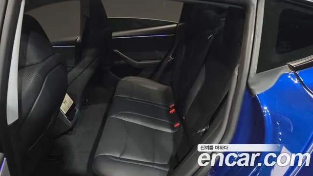 Tesla Model 3 — Фото автомобиля 11