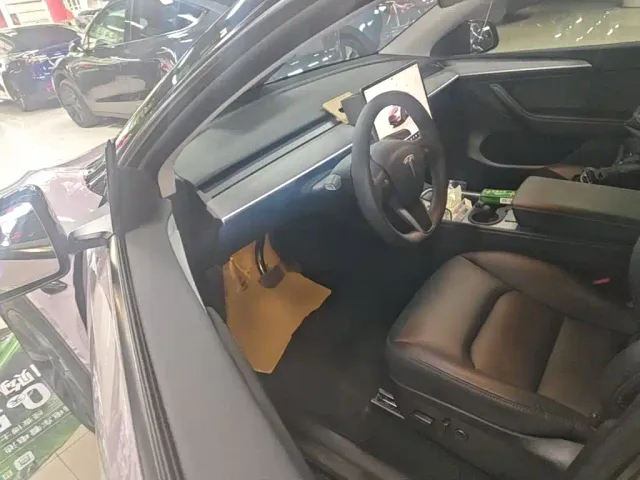 Tesla Model Y — Фото автомобиля 15