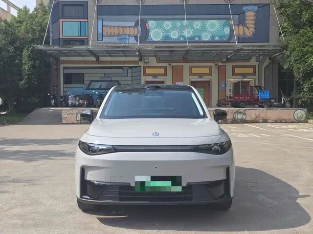 Leapmotor C10 — Фото автомобиля 2