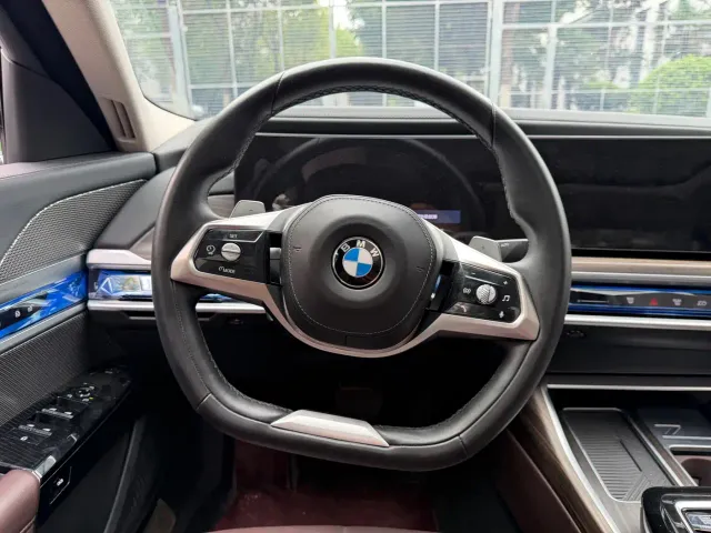 BMW 7 Series — Фото автомобиля 11