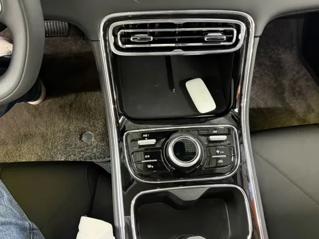 Geely Galaxy Stellar 6 — Фото автомобиля 12