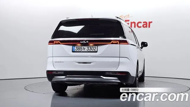 Kia Carnival Generation 4 — Фото автомобиля 4