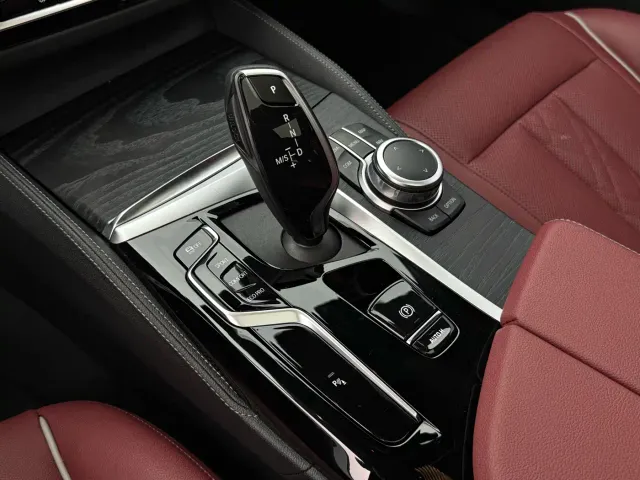 BMW 5 Series — Фото автомобиля 16