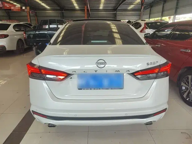 Nissan Teana — Фото автомобиля 3