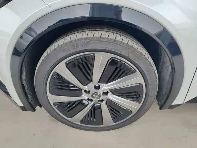 Toyota bZ5 — Фото автомобиля 22