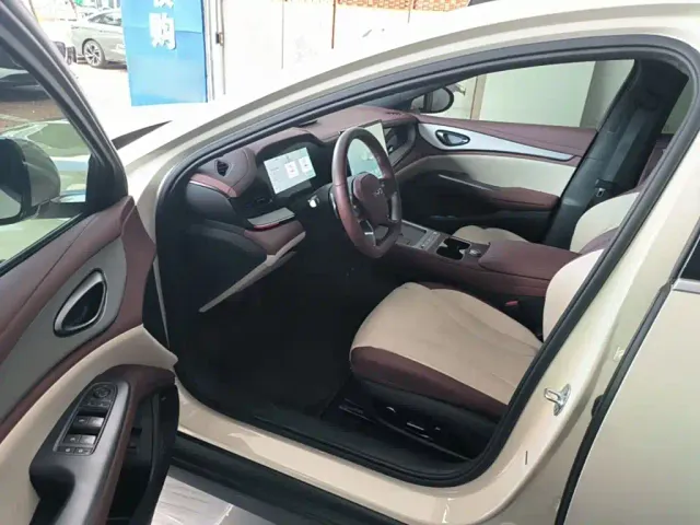 BYD Seal 07 DM-i — Фото автомобиля 15
