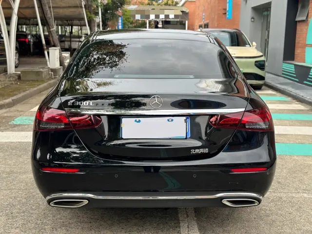 Mercedes-Benz E-Class — Фото автомобиля 8