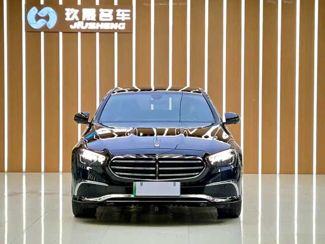 Mercedes-Benz E-Class — Фото автомобиля 2