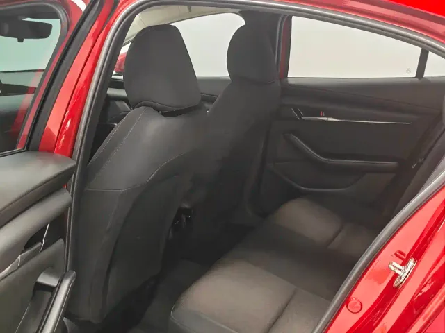 Mazda Axela — Фото автомобиля 8