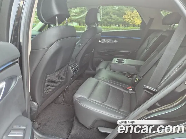 Genesis GV70 — Фото автомобиля 15