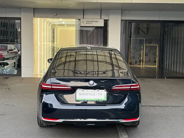 BMW i5 — Фото автомобиля 5