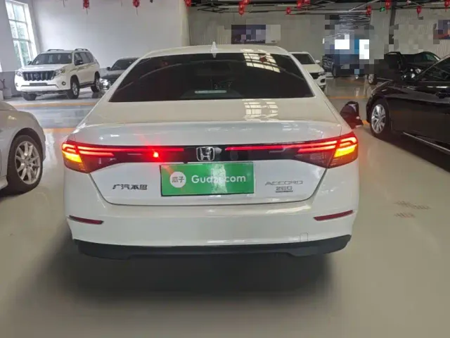 Honda Accord — Фото автомобиля 5