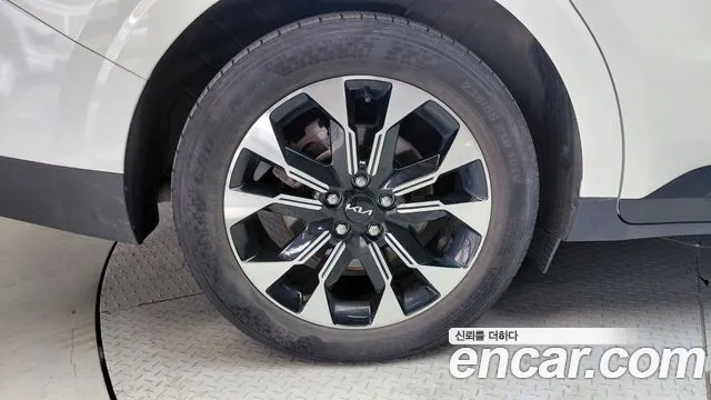 Kia Carnival Generation 4 — Фото автомобиля 5