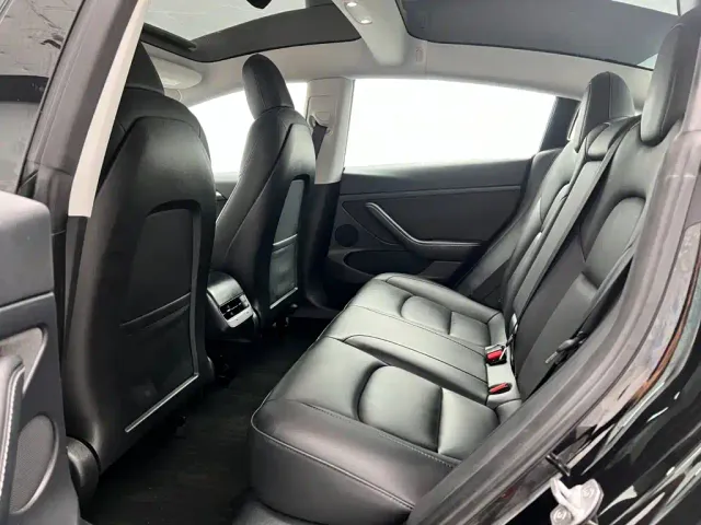 Tesla Model 3 — Фото автомобиля 17