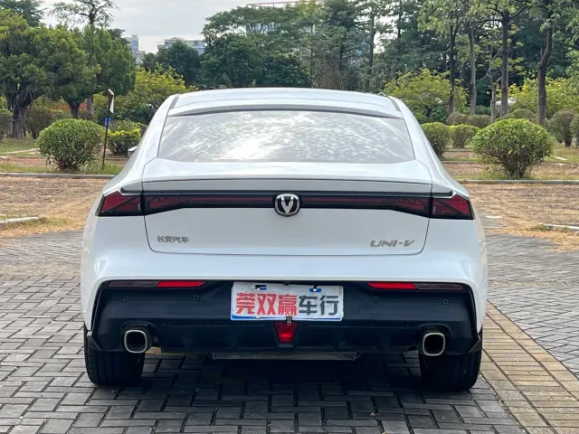 Changan UNI-V — Фото автомобиля 6
