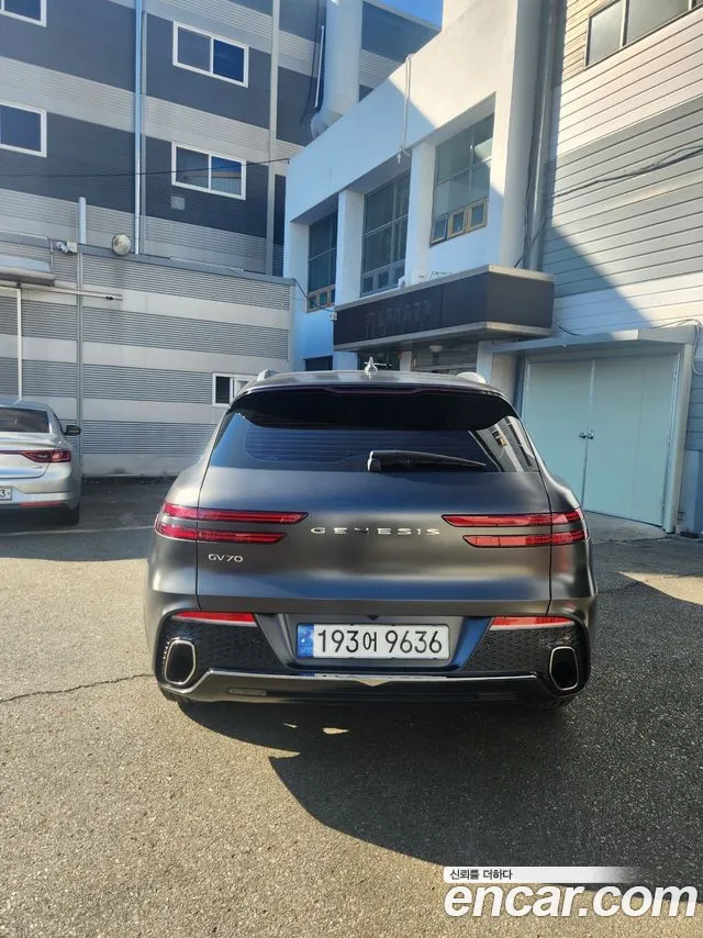 Genesis GV70 — Фото автомобиля 4