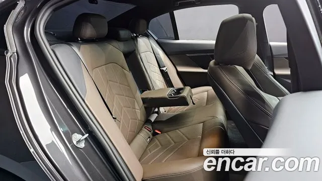 BMW 5-Series — Фото автомобиля 12