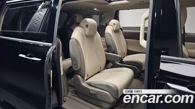 Kia Carnival Generation 4 — Фото автомобиля 17