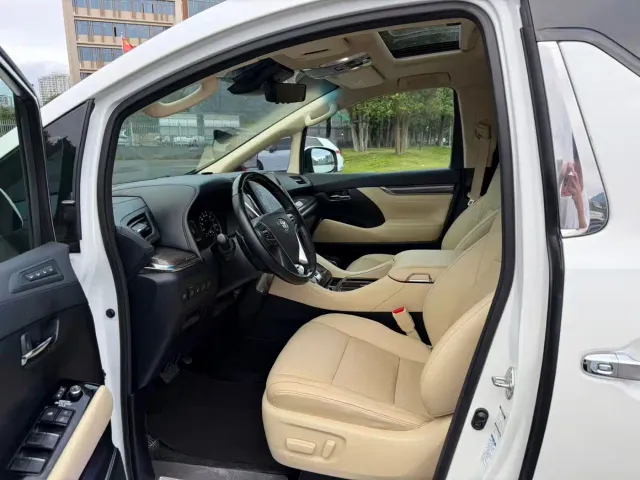 Toyota Vellfire — Фото автомобиля 5