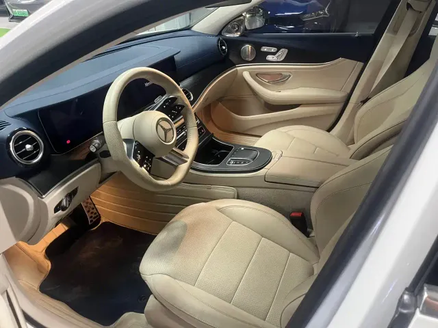 Mercedes-Benz E-Class — Фото автомобиля 4