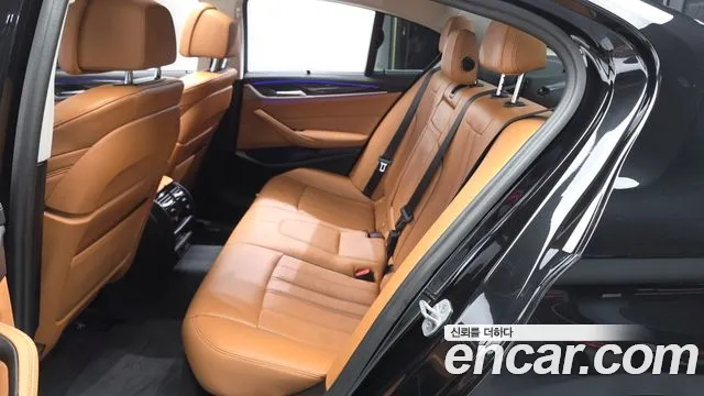 BMW 5 Series G30 — Фото автомобиля 16