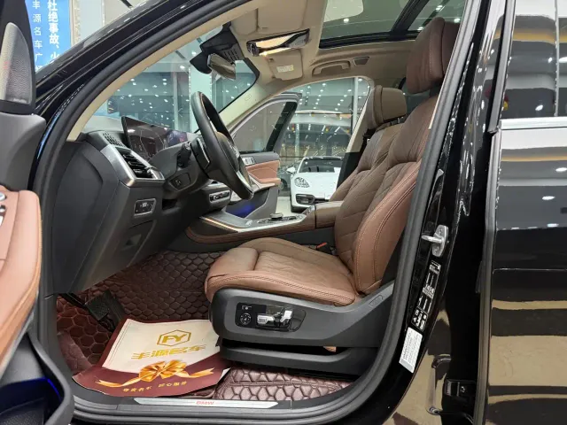 BMW X7 — Фото автомобиля 4