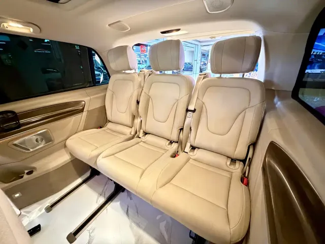 Mercedes-Benz V-Class — Фото автомобиля 14