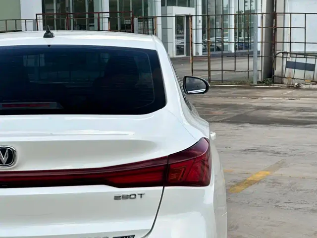 Changan Eado — Фото автомобиля 12