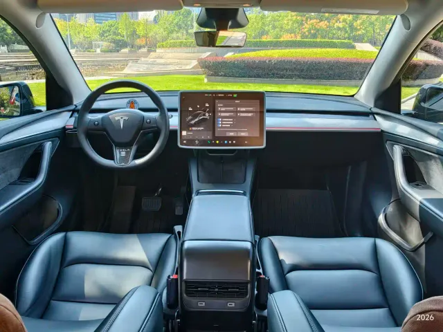 Tesla Model Y — Фото автомобиля 7