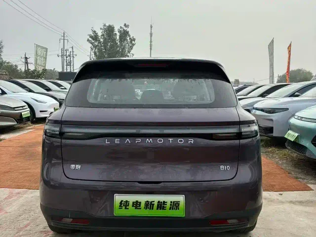 Leapmotor B10 — Фото автомобиля 9