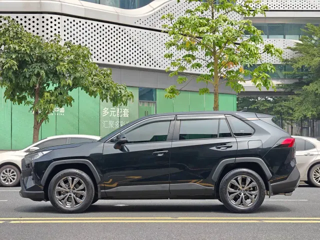 Toyota RAV4 — Фото автомобиля 4