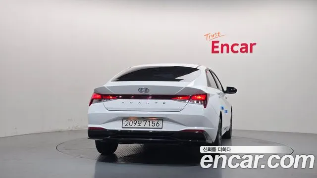 Hyundai Avante CN7 — Фото автомобиля 4