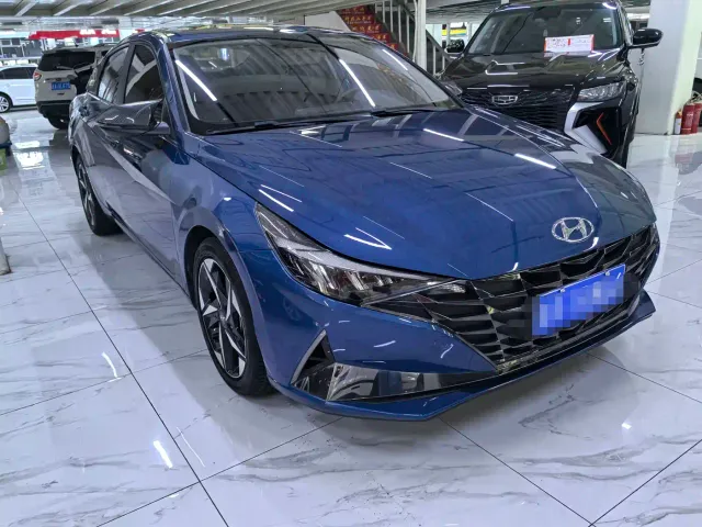 Hyundai Elantra — Фото автомобиля 3