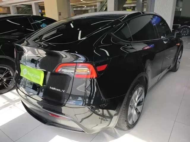 Tesla Model Y — Фото автомобиля 6