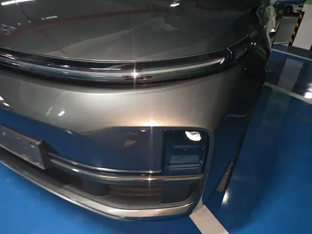 Li Auto L9 — Фото автомобиля 23