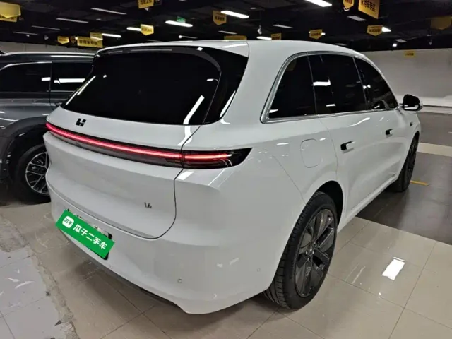 Li Auto L6 — Фото автомобиля 6