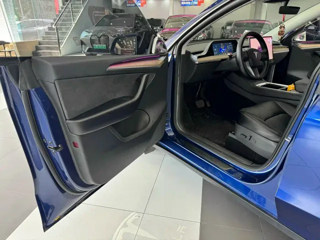 Tesla Model Y — Фото автомобиля 17