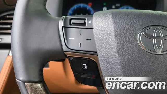 Toyota Alphard — Фото автомобиля 24